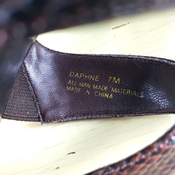 Women's Madeline Stuart Daphne Brown Animal Print Top Strap Sandals Size 7M - Picture 7 of 7